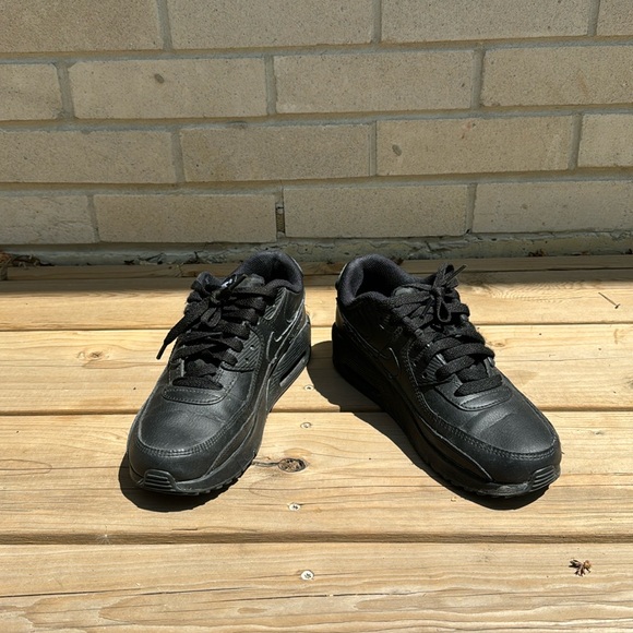 Youth Nike Air Max 90’s - all black - Picture 1 of 10